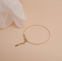 Load image into Gallery viewer, Clash Slim Gold Bracelet