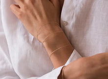 Load image into Gallery viewer, Clash Slim Gold Bracelet