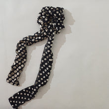 Load image into Gallery viewer, French Vintage Scrunchie Removable Tie / Skinny Scarf