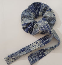 Load image into Gallery viewer, Scrunchie Blue Boho Removable Tie