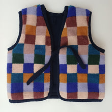 Load image into Gallery viewer, Kiddies Reversible Gilets Checkered Fleece