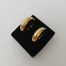 Load image into Gallery viewer, Gold Crescent Hoop Earrings.