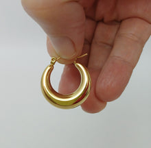 Load image into Gallery viewer, Gold Crescent Hoop Earrings.