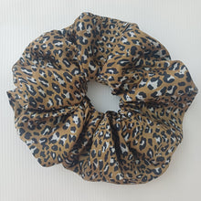 Load image into Gallery viewer, Scrunchie Leopard Rayon