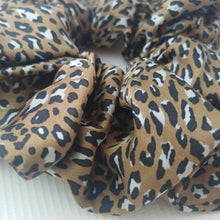 Load image into Gallery viewer, Scrunchie Leopard Rayon