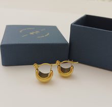 Load image into Gallery viewer, Gold Teardrop Hoop Earrings