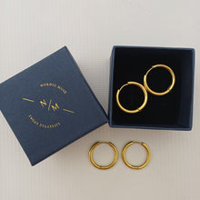 Load image into Gallery viewer, Gold Everyday Hoop Earrings M