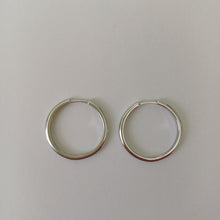 Load image into Gallery viewer, Perfect Silver Hoop Earrings
