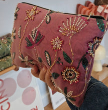 Load image into Gallery viewer, Pink Beaded Sequins Clutch